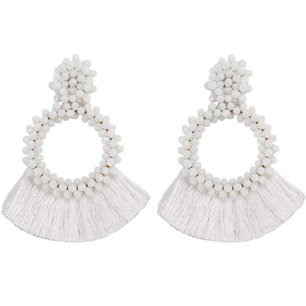 Pendientes bohemios con borlas geométricas y cuentas 