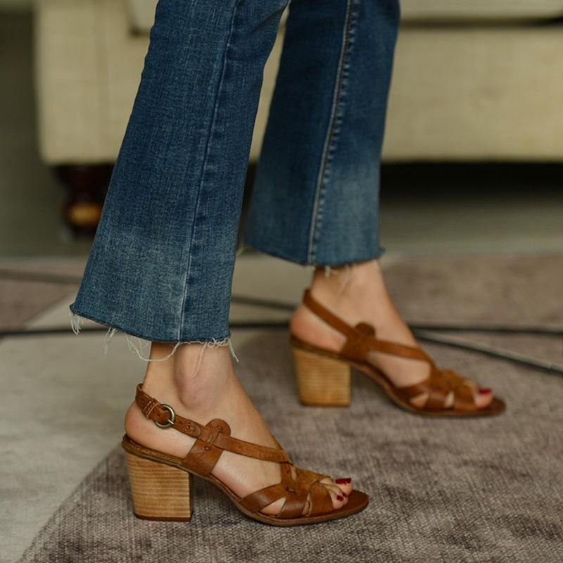 Sandalen mit klobigem Absatz