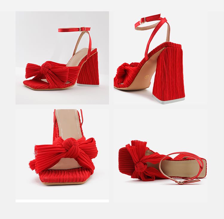 Sandalen mit Schleife und klobigem Absatz