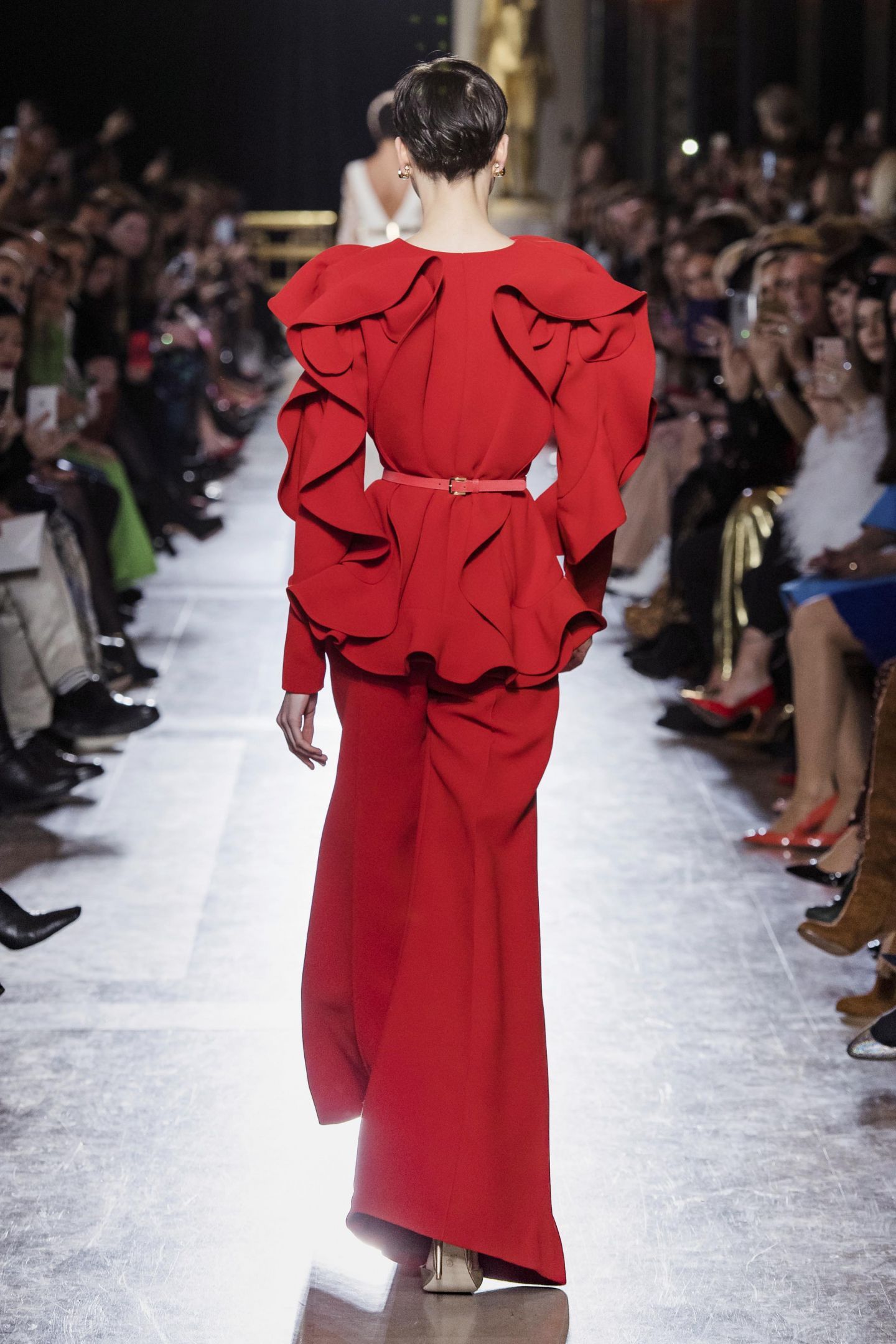 ROTE RÜSCHENJACKE