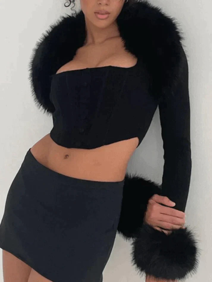 Schwarze Bolerojacke mit Pelzbesatz