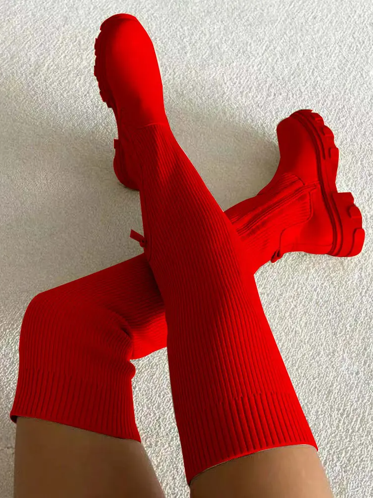 Gestrickte Overknee-Stiefel