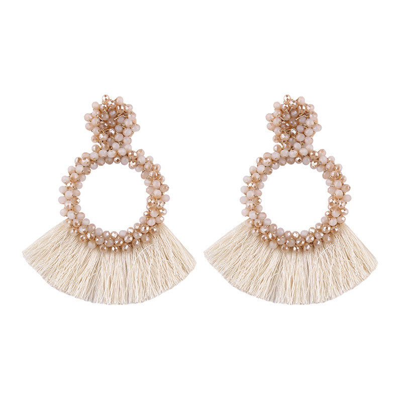 Pendientes bohemios con borlas geométricas y cuentas 