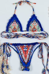 Königsblaues, bedrucktes, dreieckiges Wickel-Bikini-Set zum Binden und mit Rüschendetails