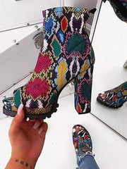 Stiefel mit Peep Toe, seitlichem Reißverschluss und klobigem Absatz