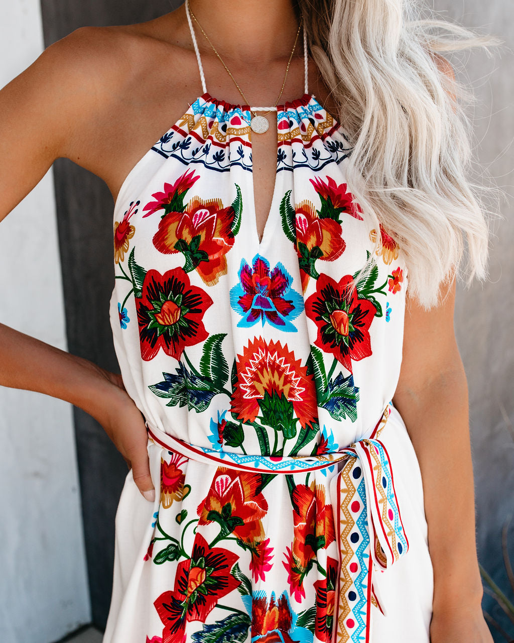 Granada Neckholder-Kleid mit Blumenmuster und hohem Schlitz