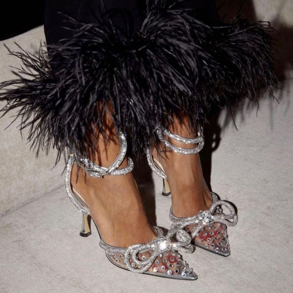 Tacones Showstopper con doble lazo y adornos de cristal 