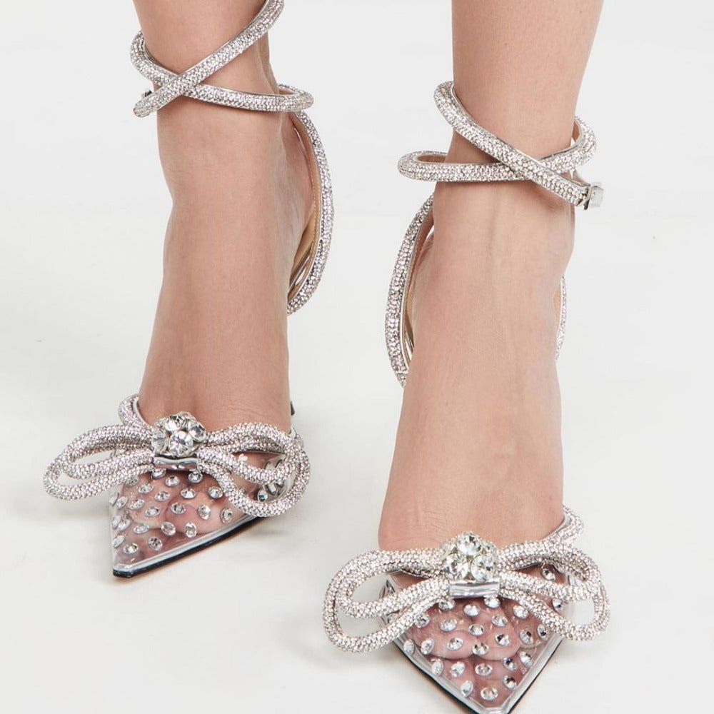Tacones Showstopper con doble lazo y adornos de cristal 