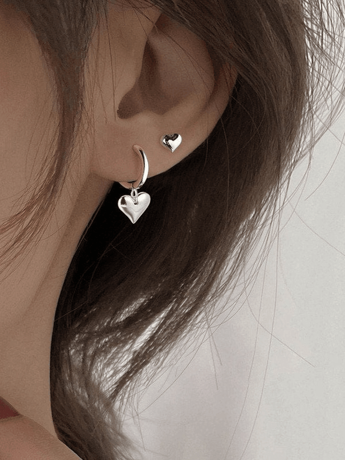 Pendiente de aro con colgante de corazón irregular