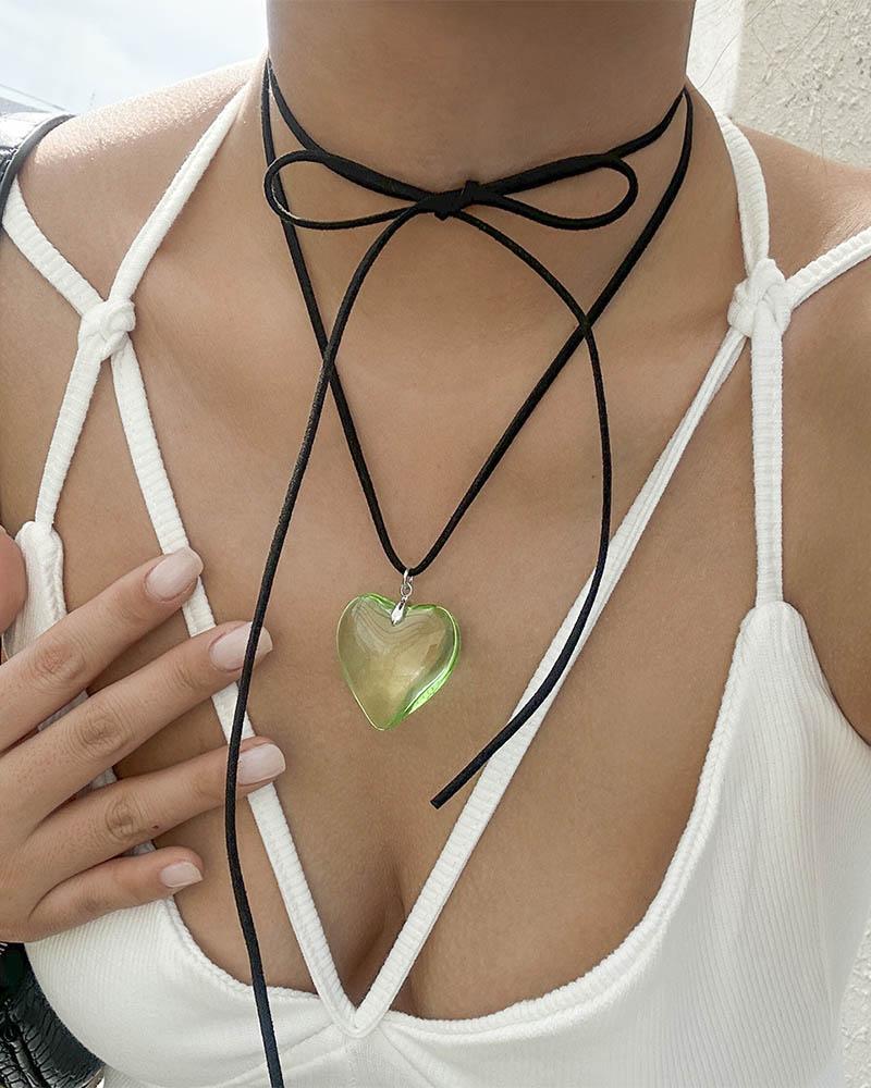 Collar envolvente con forma de corazón 