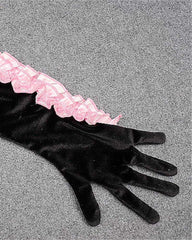 Valkyria, figurbetontes Spitzenkleid mit Handschuhen