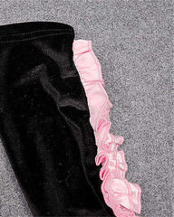 Valkyria, figurbetontes Spitzenkleid mit Handschuhen