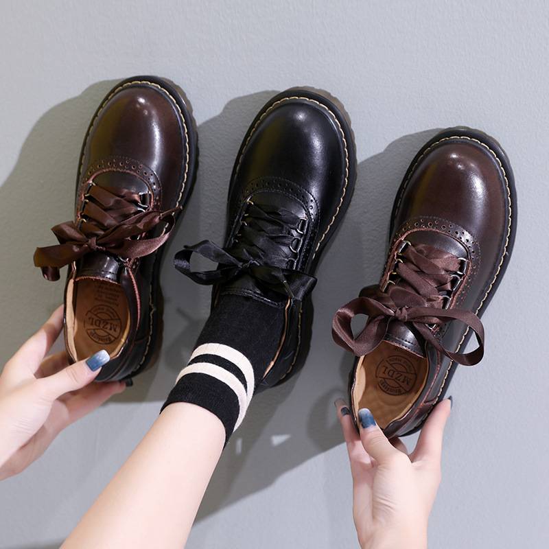Oxford-Schuhe mit runder Zehenpartie und Retro-Schleife