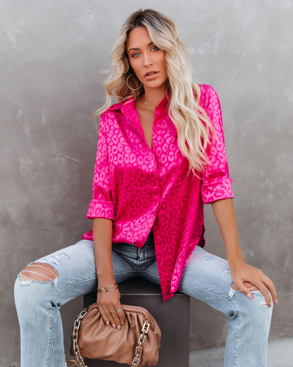 Kingdom Satin-Bluse mit geprägtem Button-Down-Muster - Magenta