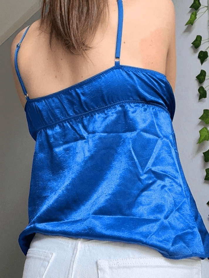 Kurzes Camisole-Top aus Satin mit Spitzeneinsätzen und Schlitz