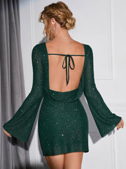 Rückenfreies Kleid mit drapiertem Detail, Volantärmeln, Glitzer-Netzstoff und Schnürung