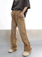 Herrenjeans im Vintage-Waschungsstil mit Stickereien und Knöchelschlag