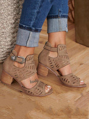 Sandalen mit ausgehöhltem Blockabsatz