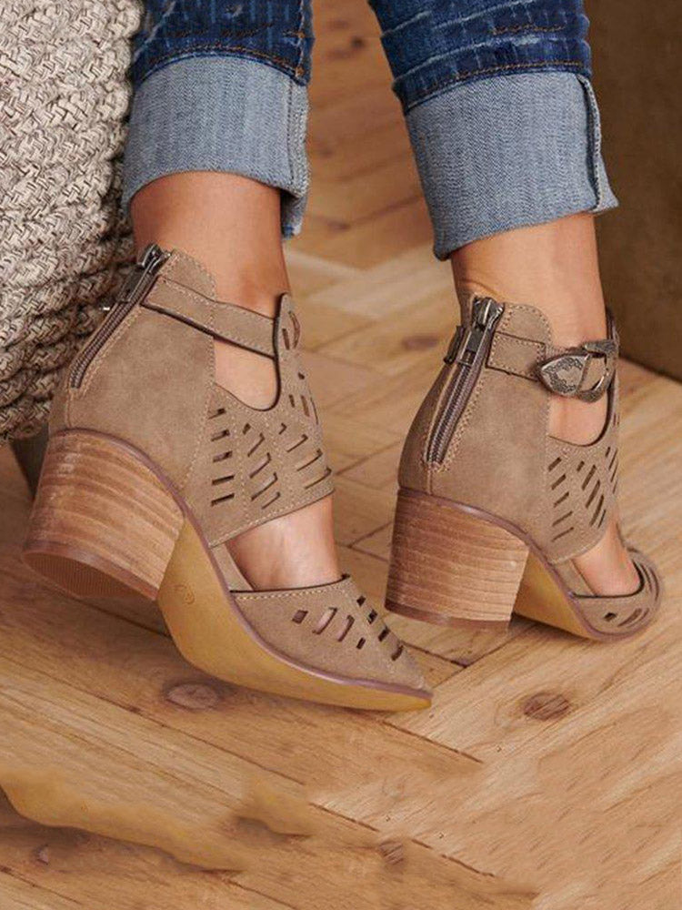 Sandalen mit ausgehöhltem Blockabsatz
