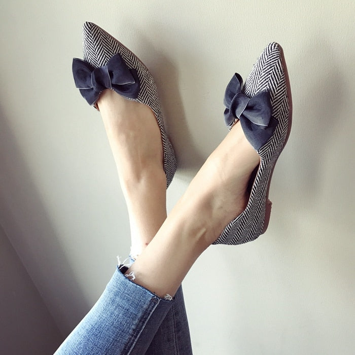 Zapatos planos de suela suave y puntiaguda