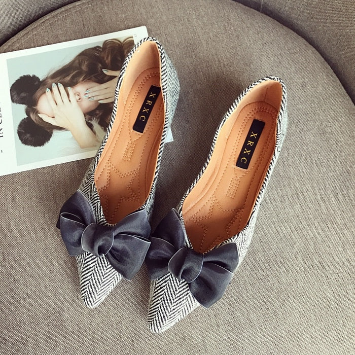 Zapatos planos de suela suave y puntiaguda
