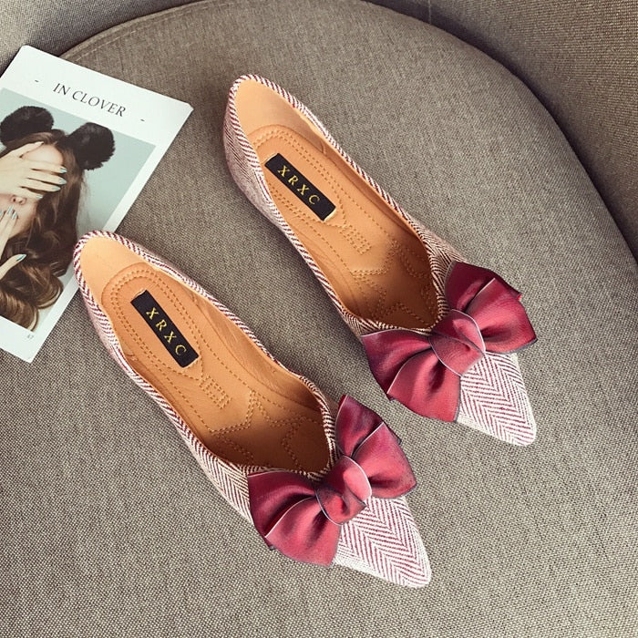 Zapatos planos de suela suave y puntiaguda