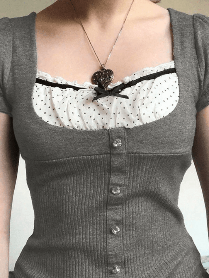 Stricktop mit Rüschen-Patchwork und Knöpfen