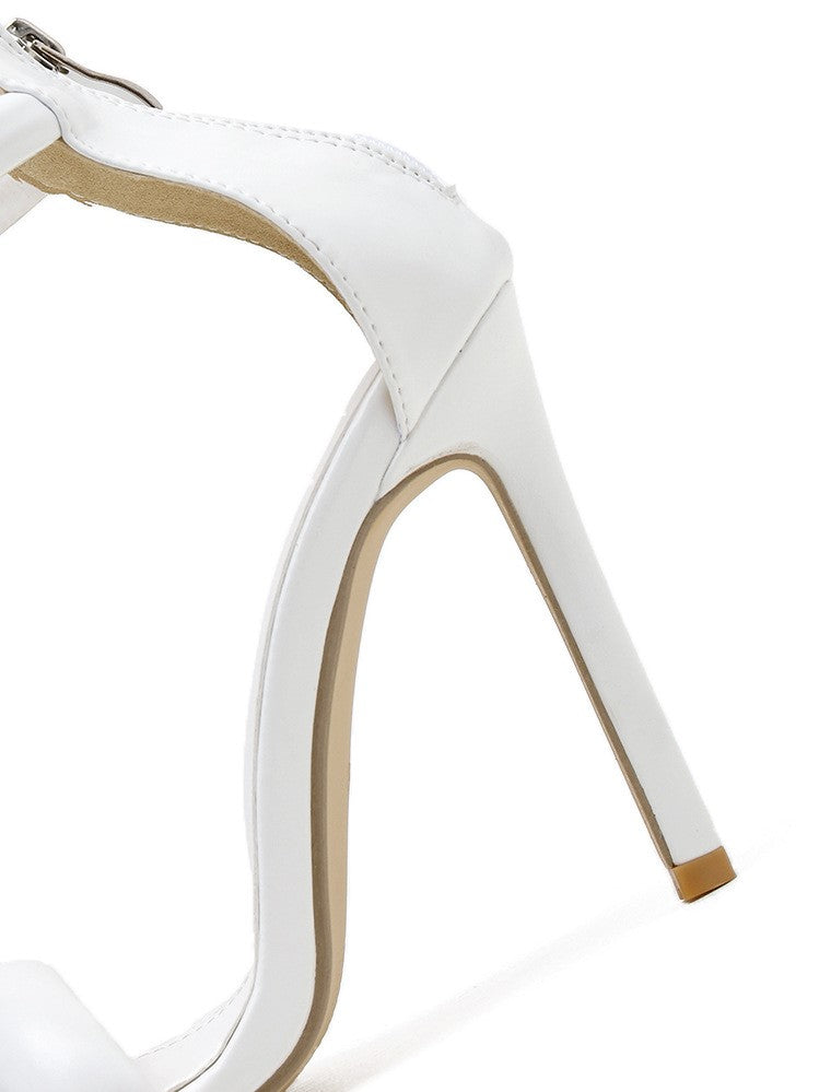 Schlichte Stiletto-Sandalen mit T-Riemen