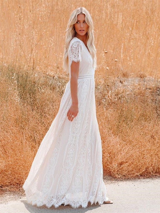 Romantisches Brautkleid aus Tüll mit tiefem V-Ausschnitt