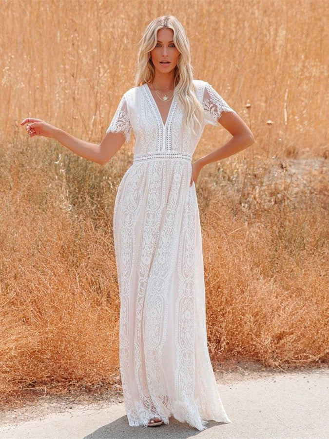 Romantisches Brautkleid aus Tüll mit tiefem V-Ausschnitt