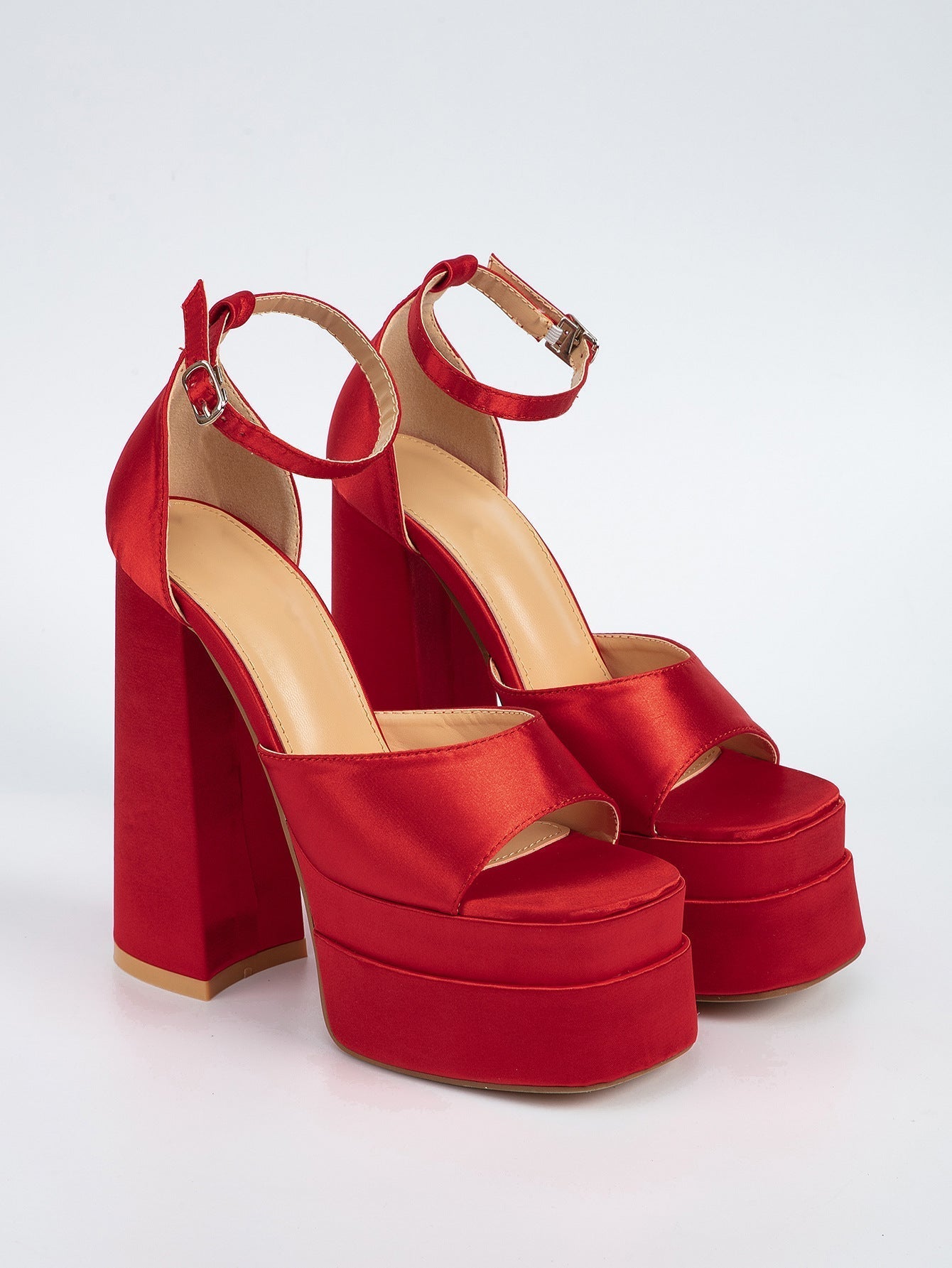 Tacones altos gruesos con plataforma y punta cuadrada, tiras de aguja y punta abierta con hebilla 