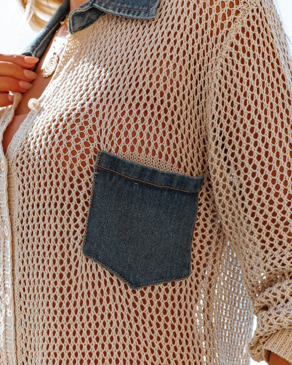 Tamika – Strickoberteil mit Knopfleiste und Denim-Besatz – Haferflocken