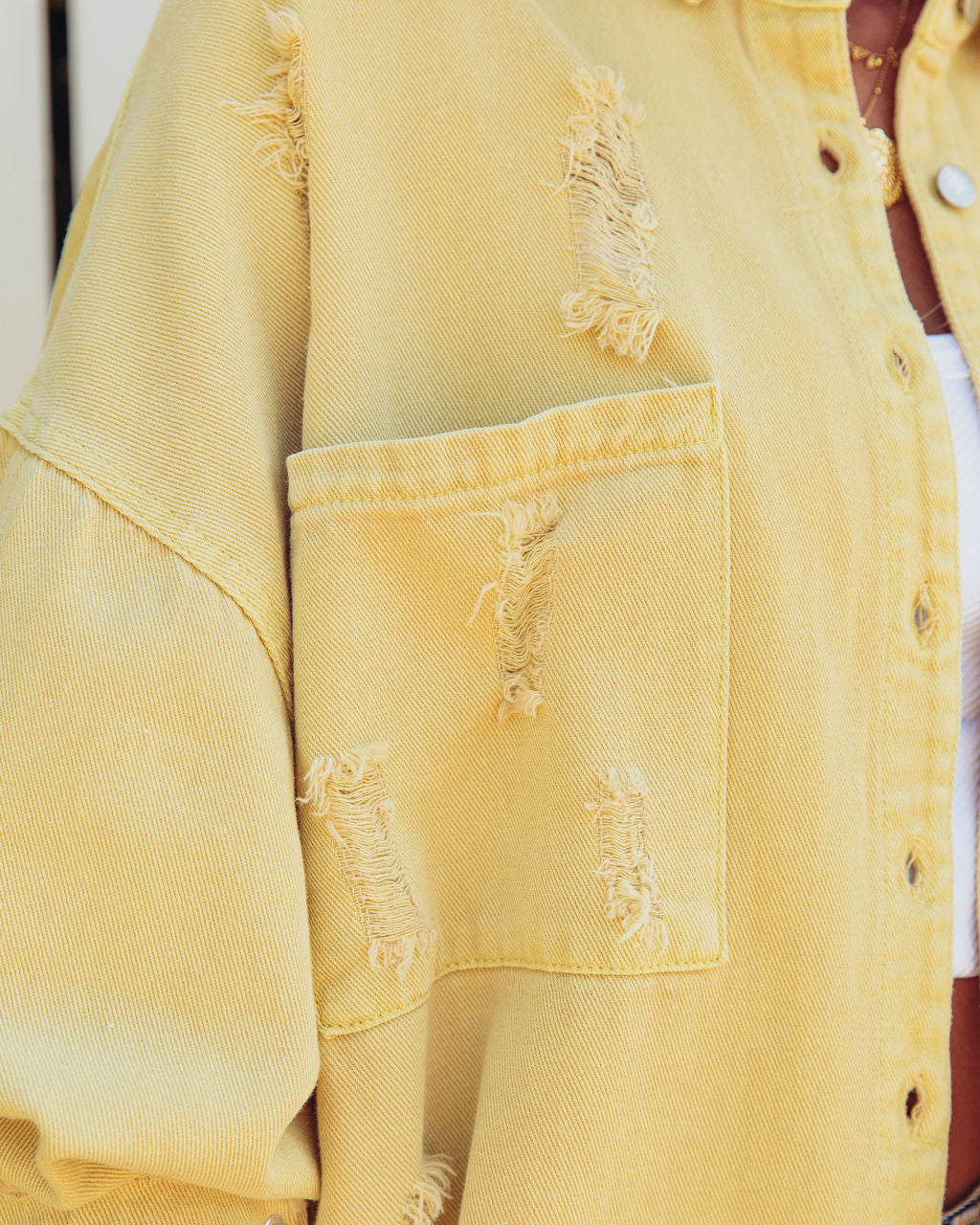 Thinking Out Loud – Distressed-Jeansjacke aus Baumwolle – Gelb