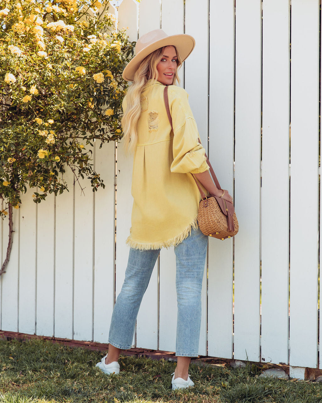 Thinking Out Loud – Distressed-Jeansjacke aus Baumwolle – Gelb