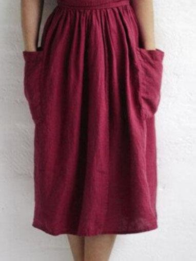 Einfarbiges Kleid mit V-Ausschnitt, kurzen Ärmeln und Tasche