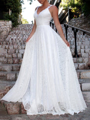 Vestido largo de encaje con escote en V