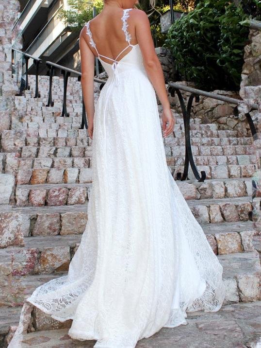 Vestido largo de encaje con escote en V