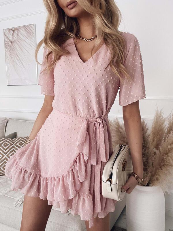 Einfarbiges Kleid mit V-Ausschnitt und kurzen Ärmeln