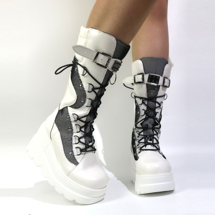 Gothic-Stiefel mit hohem Plateau