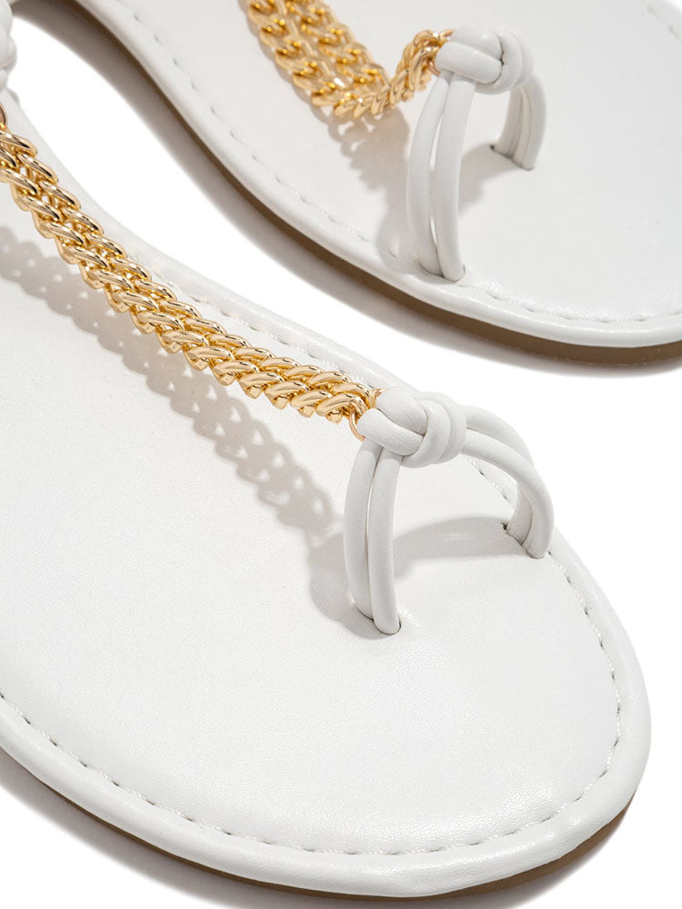 Flache Sandalen mit Metallkette