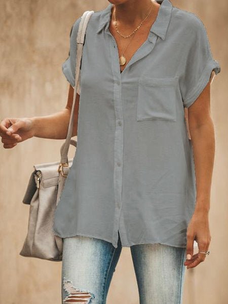 Bluse mit einfarbigem Revers und kurzen Ärmeln und Tasche