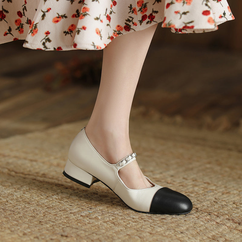 Mary Janes con puntera y cadena Daphne