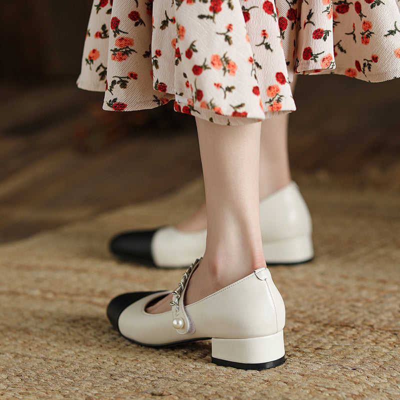 Mary Janes con puntera y cadena Daphne