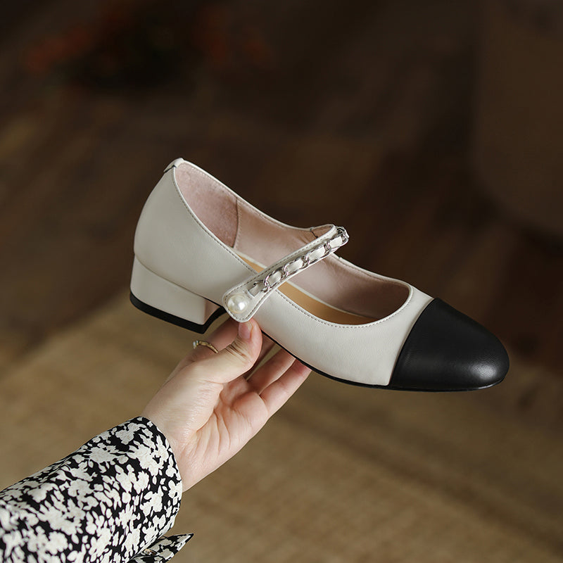 Mary Janes con puntera y cadena Daphne