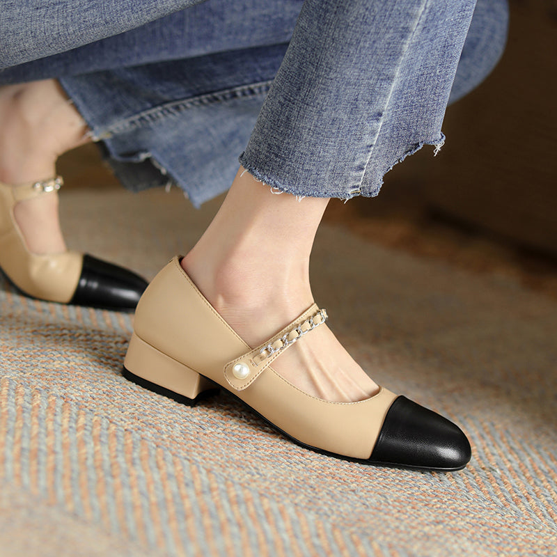 Mary Janes con puntera y cadena Daphne