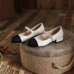 Mary Janes con puntera y cadena Daphne