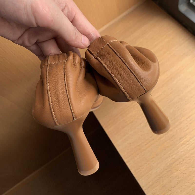 Denali – Handgefertigte Slip-On-Pumps mit spitzer Zehenpartie