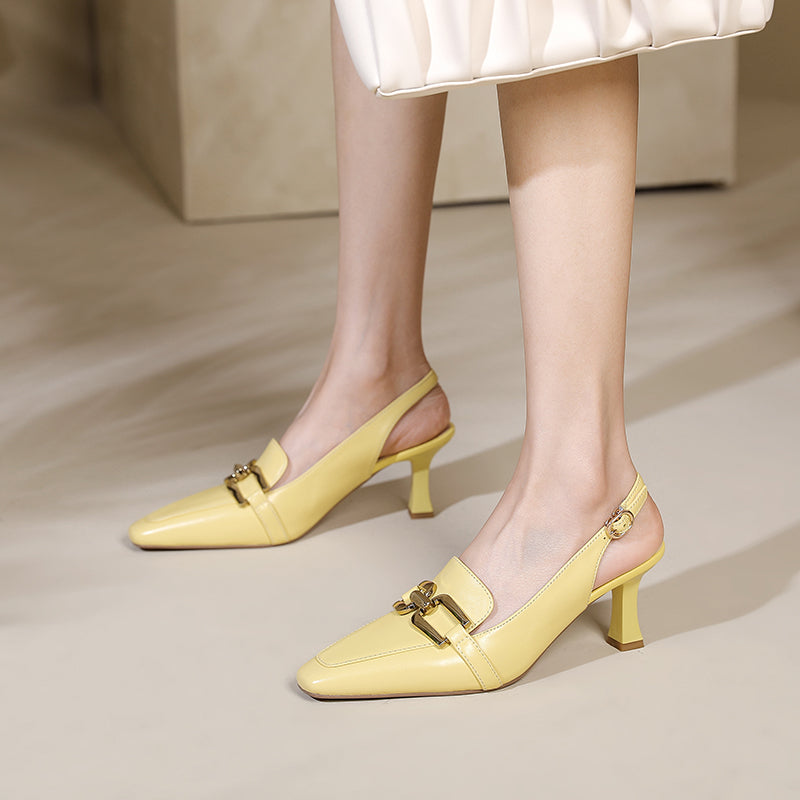 Devorah Slingback-Kitten Heels mit Kette