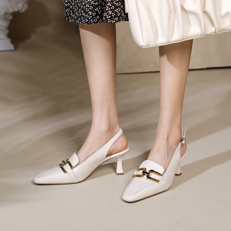 Devorah Slingback-Kitten Heels mit Kette