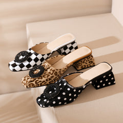 Diane – Handgemachte Pantoletten mit niedrigem Blockabsatz und Leopardenmuster